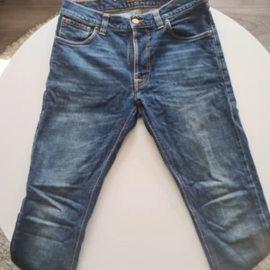 Nudie jeans  - Ett par nudie jeans i bra skick i storlek 30/32 Nypris 1500