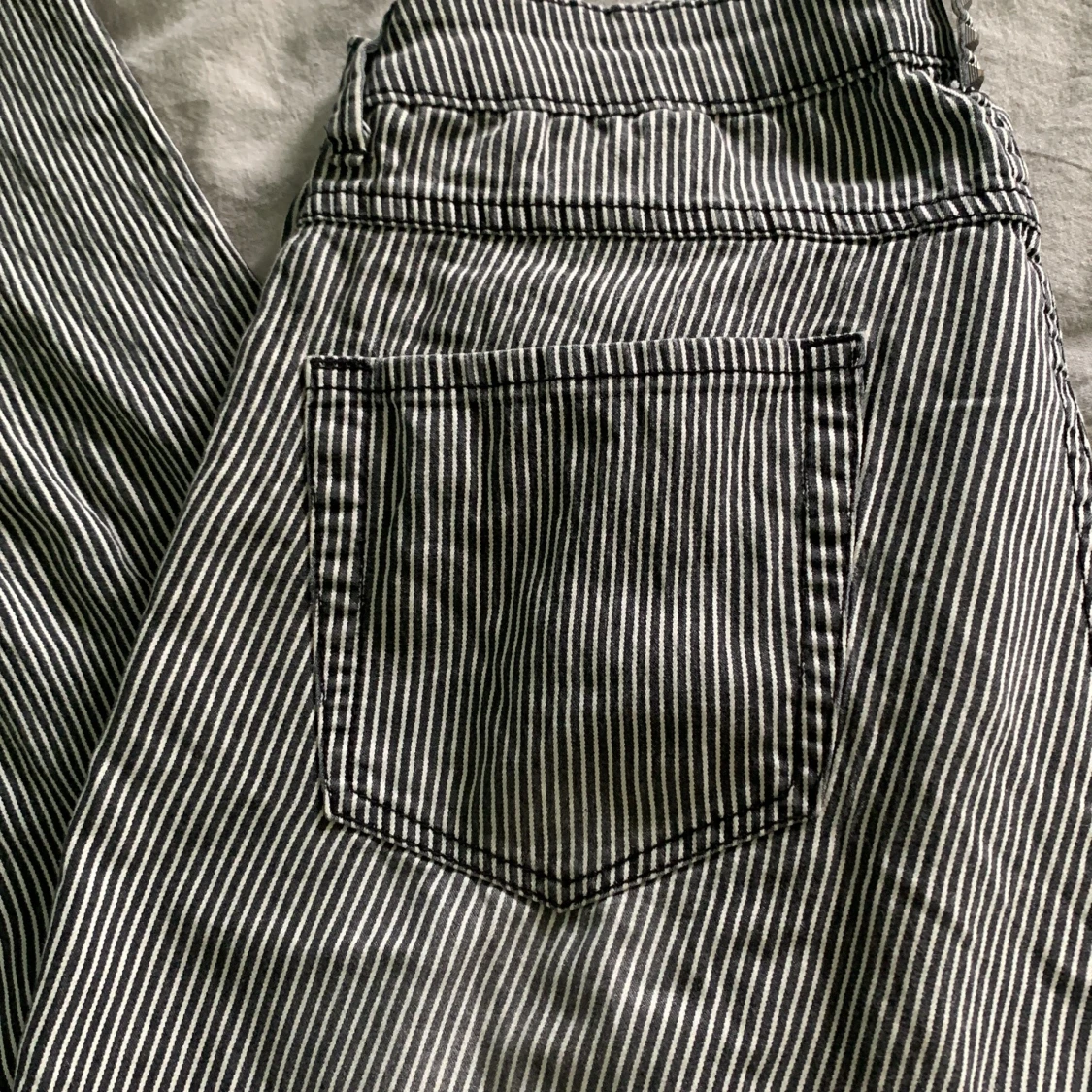 Randiga byxor strl 38