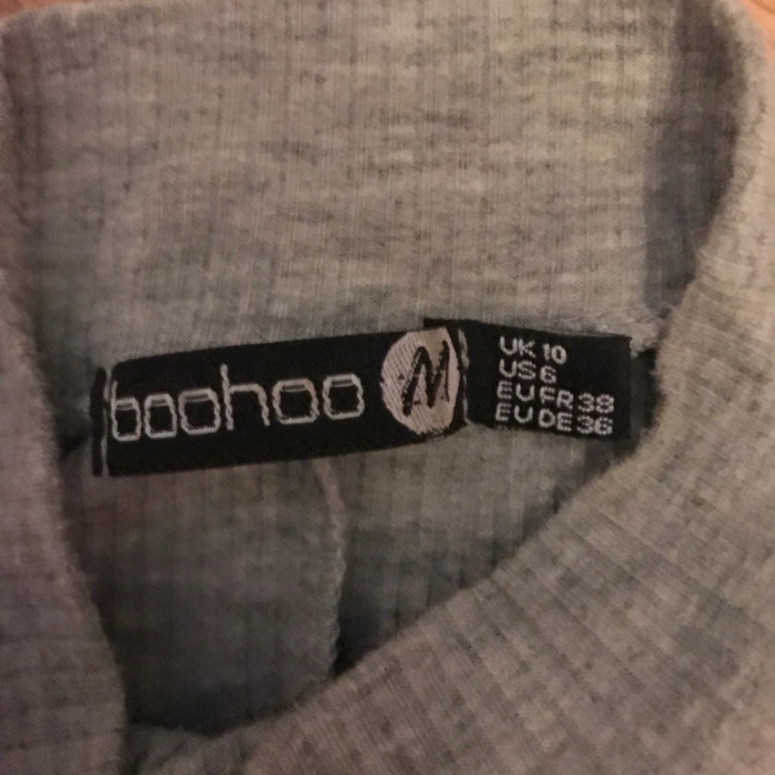 Grå klänning  - 90