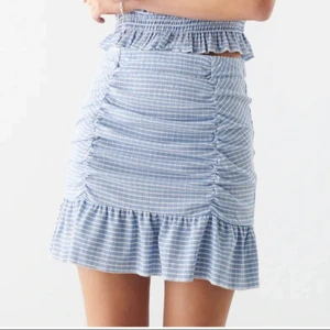 SÄLJER💗 - En blå kjol från Gina tricot jätte fin bra passform blå💙😻