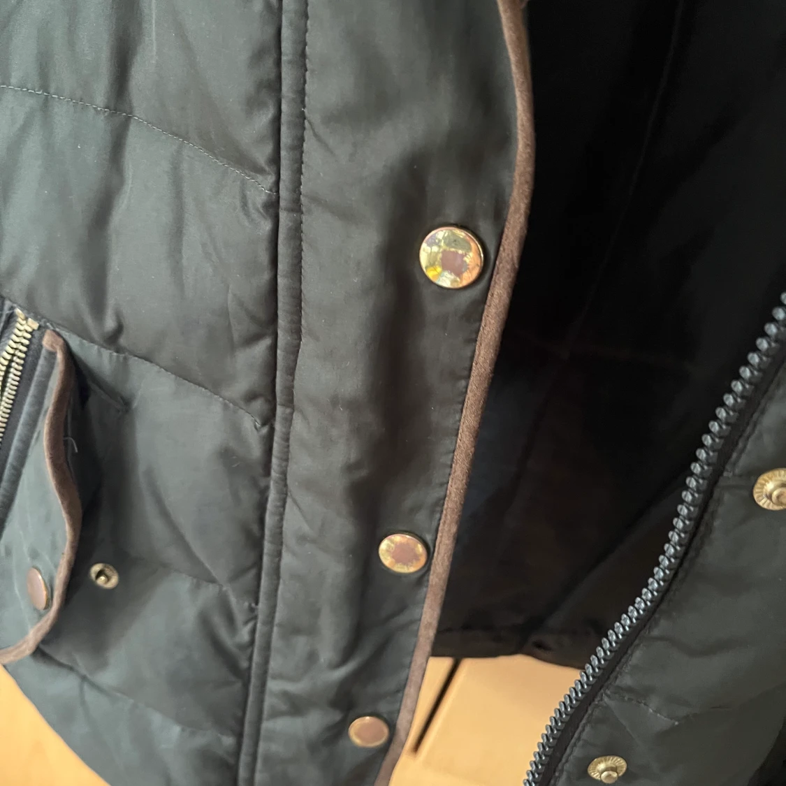 Jacka i mörkgrön stl M  - 90