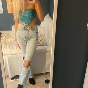 Jeans - Snygga jeans i ljus tvätt. Superlånga! Storlek S passar M
