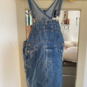 Hängselbyxor klänning  - Storlek smal fickor fram, back och på sidorna 