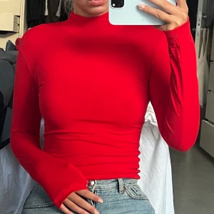 Turtleneck - Köpt på second hand, jättefin kvalité. Stretchig och mjuk 💕 