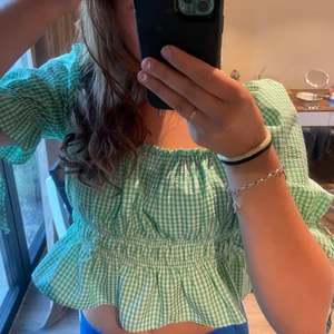 blus - svin cool blus från hm😍  prislappen finns kvar!!