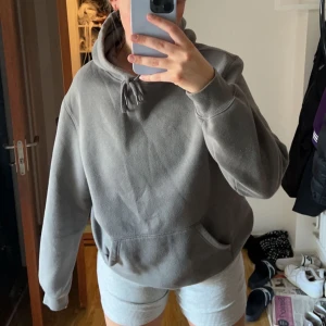 Relaxed hoodie - Oversized super skön hoodie från h&m. Används inte då jag redan har så många liknande tröjor :/