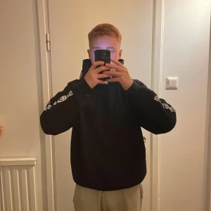 SNS, hoodie - Condition 9/10 Sneakers and stuff hoodie  sitter som M  Fit - loose 