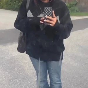 stickad tröja - säljer denna stickade tröja som är i gott skick! tyvärr kommer den inte till användning men är super mysig och varm.