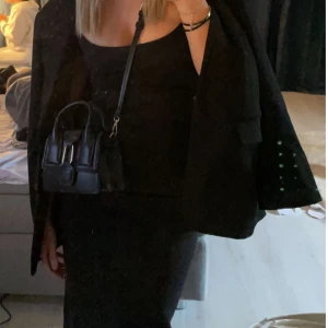 Zara väska - Säljer min superfina väska från zara som är helt oanvänd, i nyskick💘 120kr+ca 69kr frakt