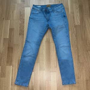 Väldigt fina Jack & Jones jeans (32,30) i storlek 
