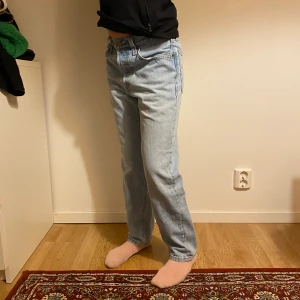 Levi’s 501 W24 L26 - Superfina loose fit ljusa 501. 2 år gamla, fint skick. Nypris 1099:- 