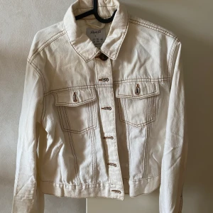 Jacka - Jacka från primark storlek 42. Köparen står för frakten 💓