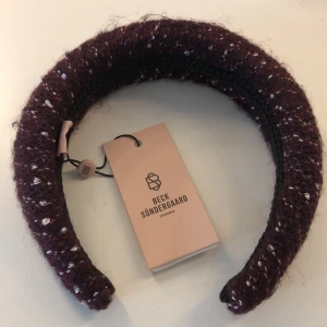Diadem  - Säljer mitt oänvända Beck Södergaard diadem, helt ny, lappen är kvar, buda med 10kr per gång. 🫶🏻☺️💞