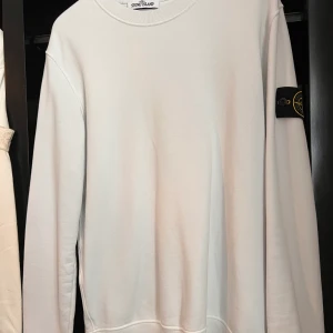 Stone island storlek L  - Användt en gång, väldigt fint skick 2021 modell Orginalpris 2500kr 