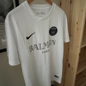 Psg X Balmain - Custom made Psg X balmain tröja. Aldrig använd. Storlek small   Byte kan vara ett förslag 