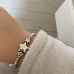 Armband silver - Armband i silver med stjärnor på 💞💞 möts upp på Östermalm eller fraktar! 🖤