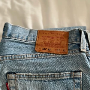 Levis 501 - Levis 501 93’ straight leg, 32x32. Skick 8.5/10. Nypris 1200kr. Säljer för 349kr
