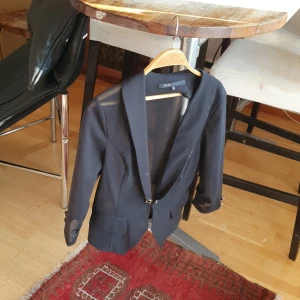 Marc Jacobs jacka - Ny I mycket bra skick och passar till allt .stk m men lite I stk