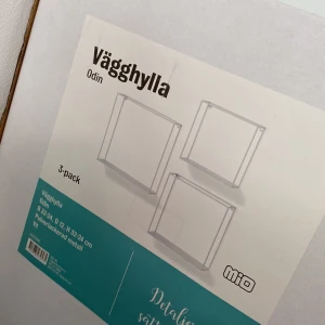 Vägghylla oöppnad! - Helt oöppnad! Säljs pga flytt. 