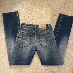 Acne jeans  - supersnygga Acne jeans! Säljer pga försmå. Skriv om ni har frågor och om ni vill ha mått och så💕