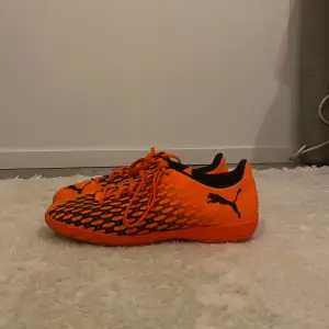 Puma fotbolls skor i ny skick 