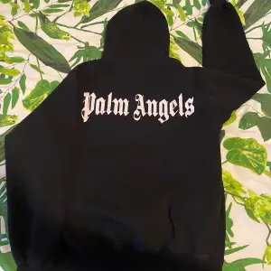 Säljer en vanlig svart Palm Angels hoodie fake. Pris kan diskuteras 