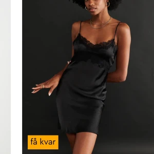 Gina klänning - Oanvänd, prislapp finns kvar