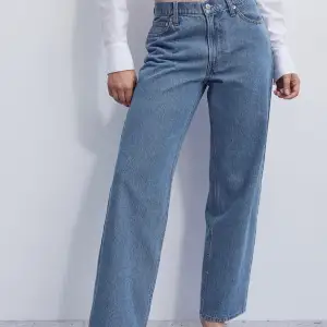 Lågmidjade jeans från HM❤️ vid intresse fixar jag självklart egna bilder❤️