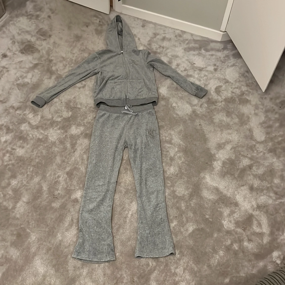 Riktiga Juicy Coutoure tröja och byxor