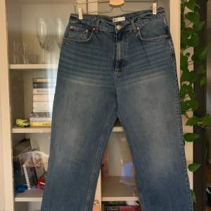 Straight jeans från Gina💕 Kläderna är utsorterade och kan därför inte erbjuda bilder med dem på❤️