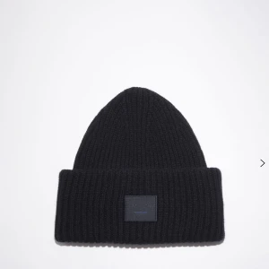 Acne mössa  - Varm mössa från acne! Köpt förra vintern. Knappt använd. 