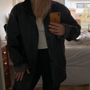 Vintage Skinnjacka - Köpt secondhand Fint skick Lite oversized