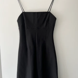 Black mini dress - Knappt använd 