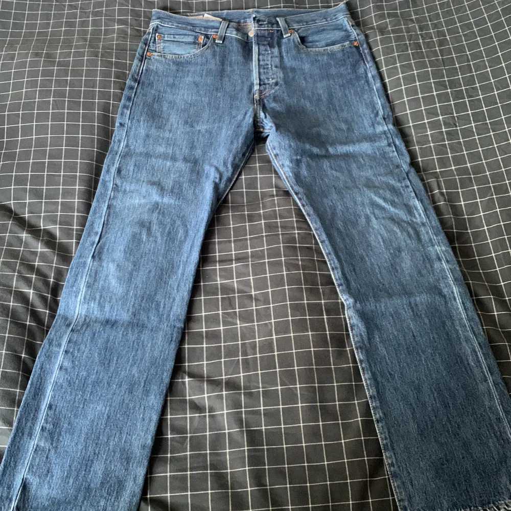 Mörkblå Levis jeans storlek 31 W 30 L, skriv för mer info.. Jeans & Byxor.