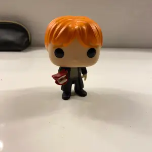 En funko pop figur (ron) köptes för 250kr säljer för 100kr