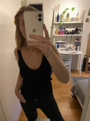 Glittrigt linne  - Säljer detta as coola lila glittriga linnet från hm 