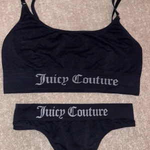 JUICY COUTURE UNDERKLÄDER  - Juicy couture sport Top och trosor, helt oanvända. Strl M men dem är mer som S/XS. 