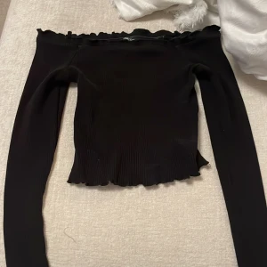 Off shoulder tröja - Svart off shoulder tröja str S