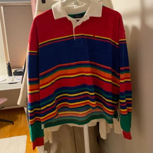 Ralph Lauren tröja - Unik tröja från ralph lauren! Använd fåtal gånger men den är som ny. Nypris: 1899kr