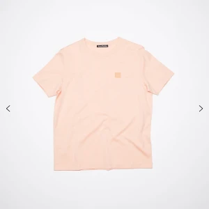 ACNE STUDIOS T-SHIRT - En snygg tshirt från Acne Studios som jag tyvärr aldrig använt som jag nu vill sälja för väldigt billig peng. För fler bilder PM!