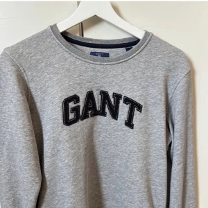 Gant tjocktröja - Fint skick. Säljes pga används inte längre Kan mötas upp i Västerås men kan även postas om köparen står för frakten☺️