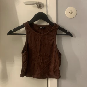 Brunt linne - Brunt linne som är jättefint, som är använd ett fåtal gånger🤎storlek xs 