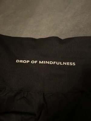 Träningstights - Träningstights från DOM i S. Beige och svart. Använda fåtal gånger så är i väldigt bra skick! 150kr styck eller 250kr för båda