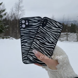 Zebra skal - Zebra skal 🖤🦓Top Quality - Hårdare material med super kvalité och längre hållbarhet 🌱Vi har följande Iphoneskal i lager: Iphone 13 pro max, 13 pro, 13, 12, 11 pro, 11, XR, XS. Fri frakt!! 📦 