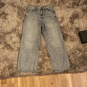 Straight/wide jeans - High waist, straight/wide jeans från Lindex. Storlek 38, bra skick.