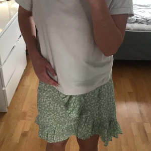 Kjol - Blommig kjol med volang💓💗🤩🫶🏽