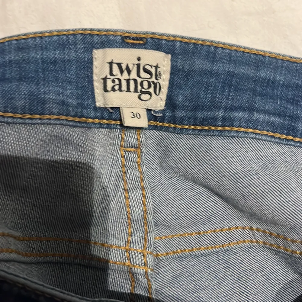 Ett par utsvängda jeans från twist&tango. Om ni vill veta mer om min storlek gå in på mina tidigare annonser! . Jeans & Byxor.