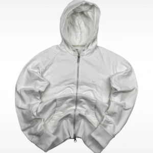Nike zip - Vintage Nike club zip hoodie i bra skick!   Längd 60 cm Bredd 46 cm 