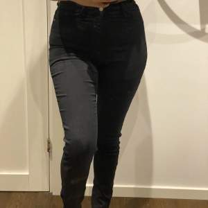 Skinny jeans i storlek M och i bra skick.  