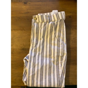 Hollister byxor - As snygga byxor från Hollister som tyvärr blivit för små, använda ca 2 gånger